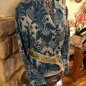 Shapely jacket for slacks or skirts, jeans Belt no